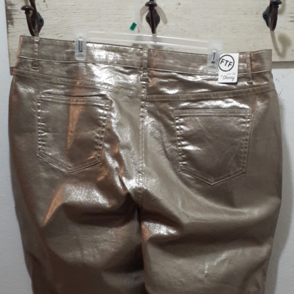 Pants - Picture 3 of 4